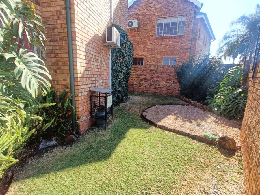 3 Bedroom Property for Sale in Die Hoewes Gauteng