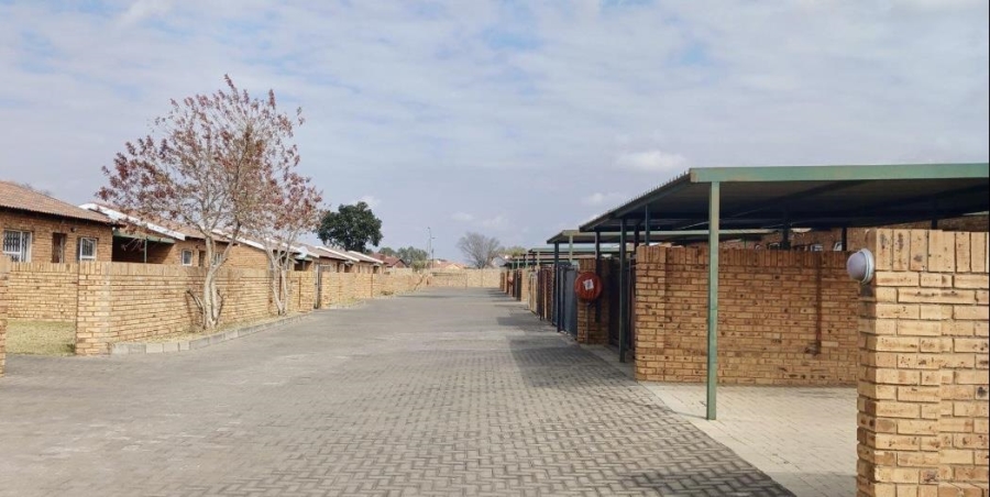 2 Bedroom Property for Sale in Finsbury Gauteng