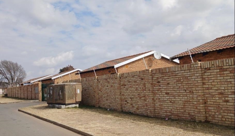 2 Bedroom Property for Sale in Finsbury Gauteng