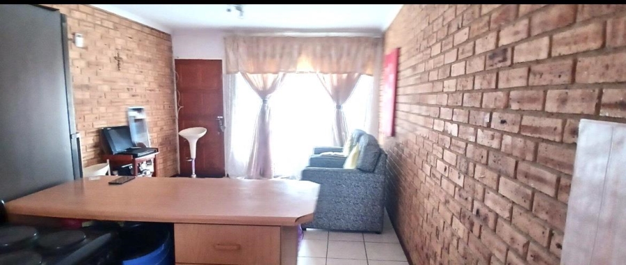 2 Bedroom Property for Sale in Finsbury Gauteng