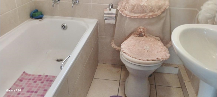 2 Bedroom Property for Sale in Finsbury Gauteng