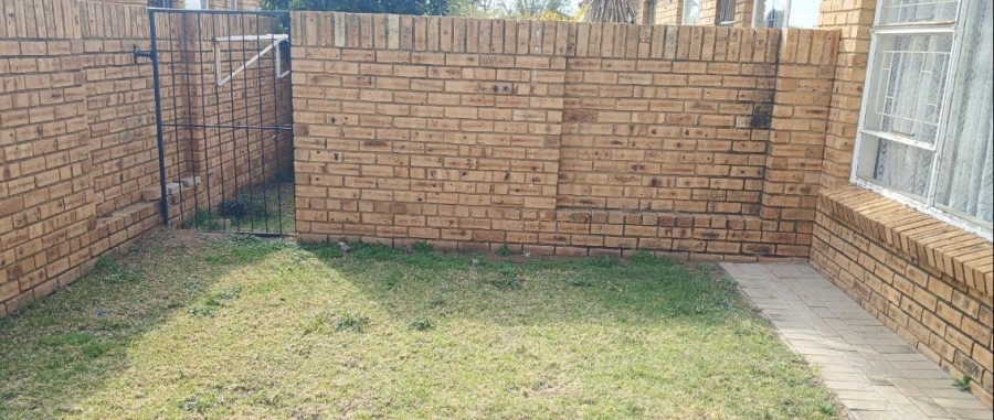 2 Bedroom Property for Sale in Finsbury Gauteng