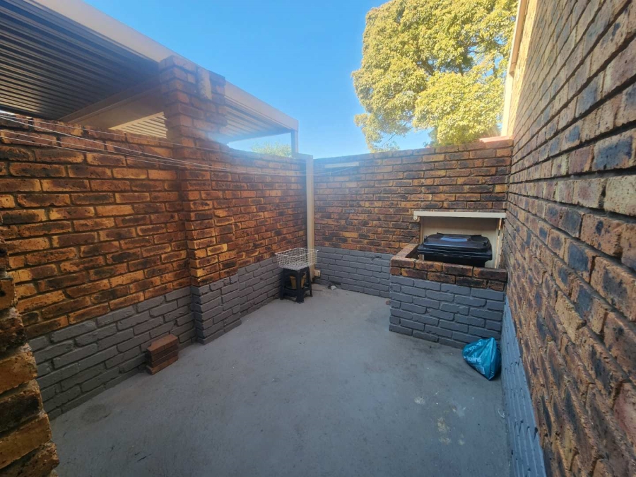 3 Bedroom Property for Sale in Brackenhurst Gauteng