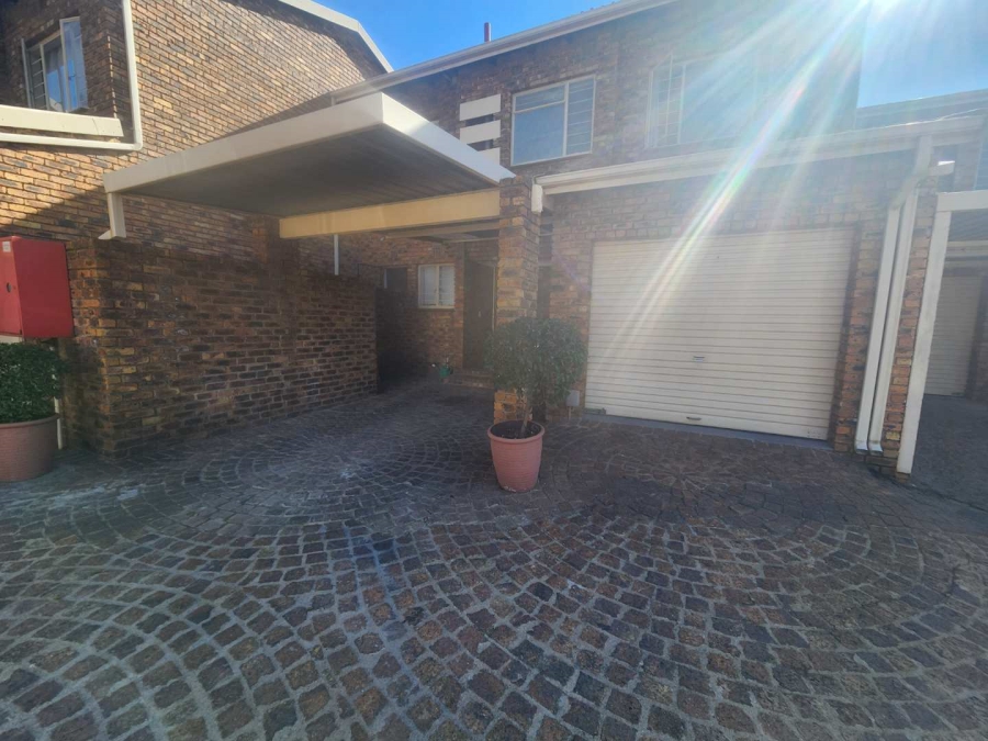 3 Bedroom Property for Sale in Brackenhurst Gauteng