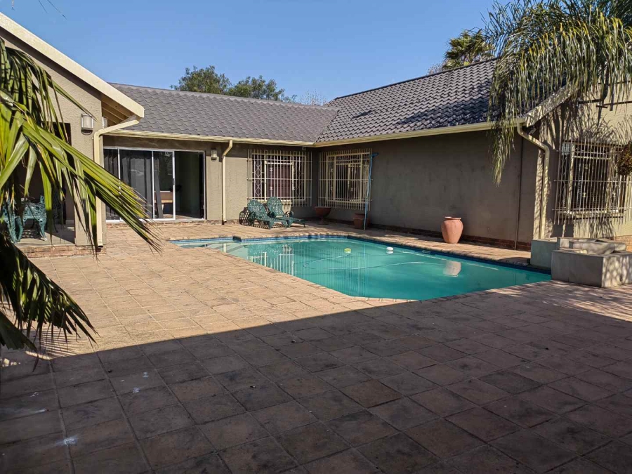 4 Bedroom Property for Sale in Verwoerdpark Gauteng