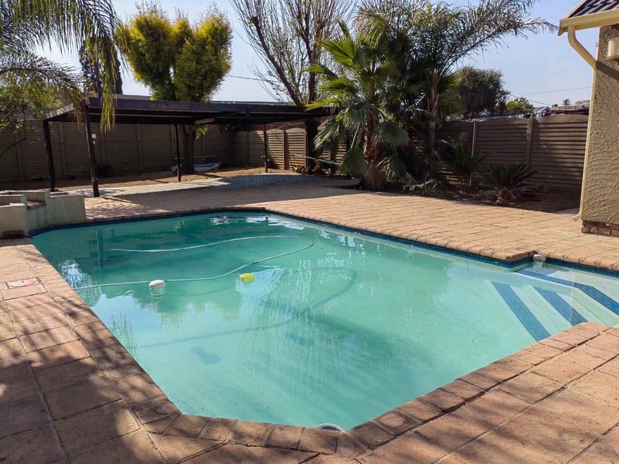 4 Bedroom Property for Sale in Verwoerdpark Gauteng