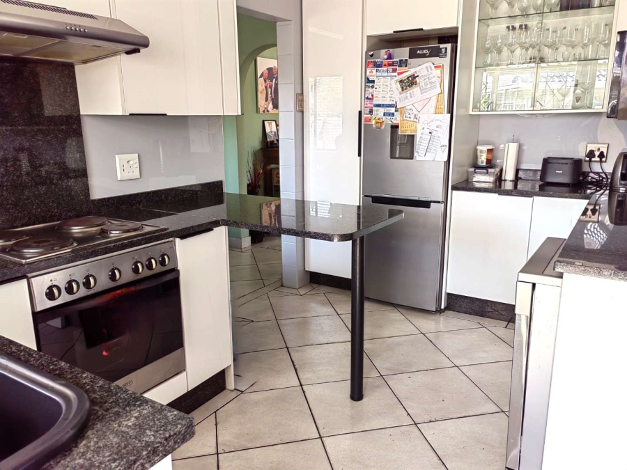 4 Bedroom Property for Sale in Verwoerdpark Gauteng