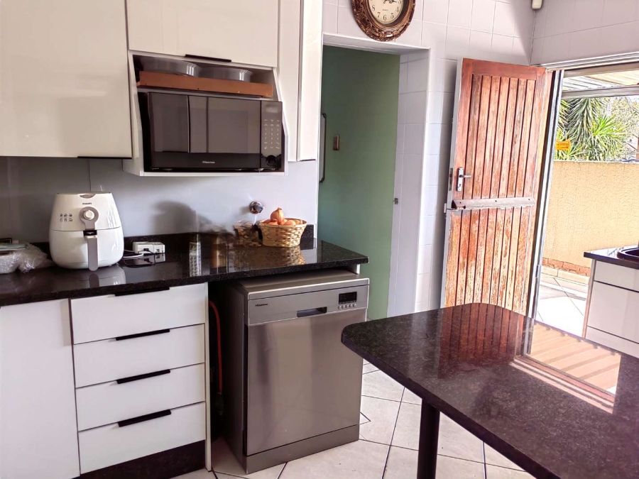 4 Bedroom Property for Sale in Verwoerdpark Gauteng