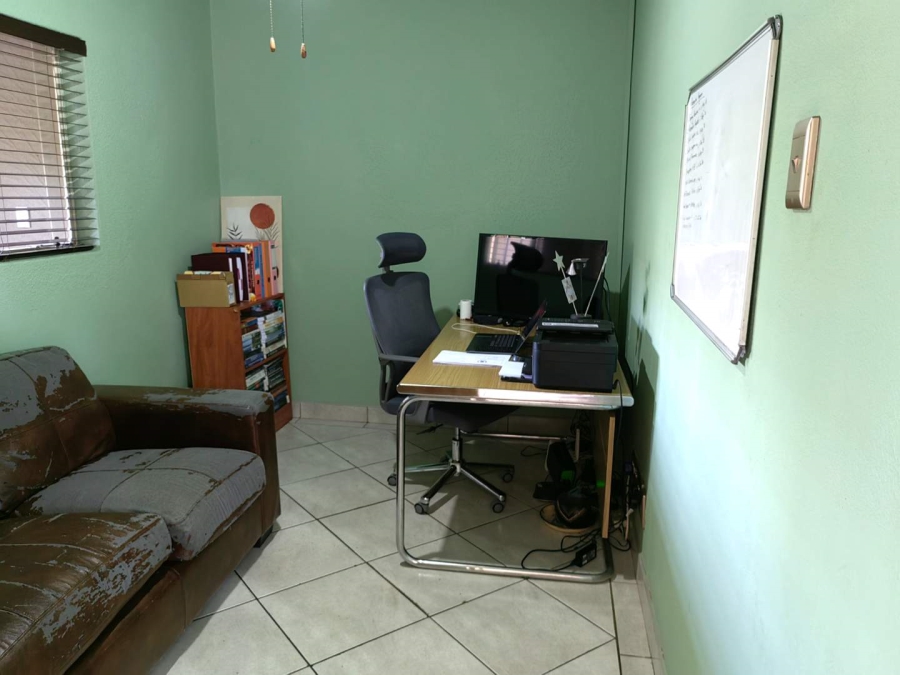 4 Bedroom Property for Sale in Verwoerdpark Gauteng