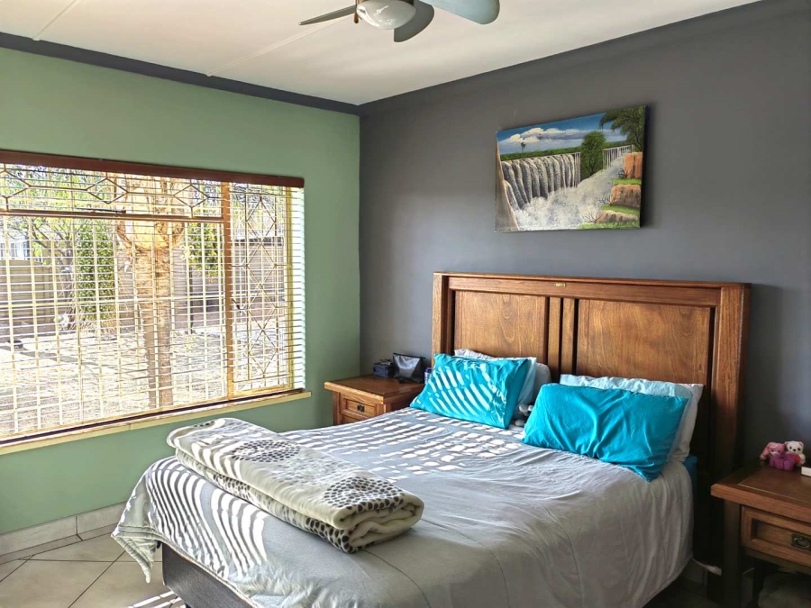 4 Bedroom Property for Sale in Verwoerdpark Gauteng