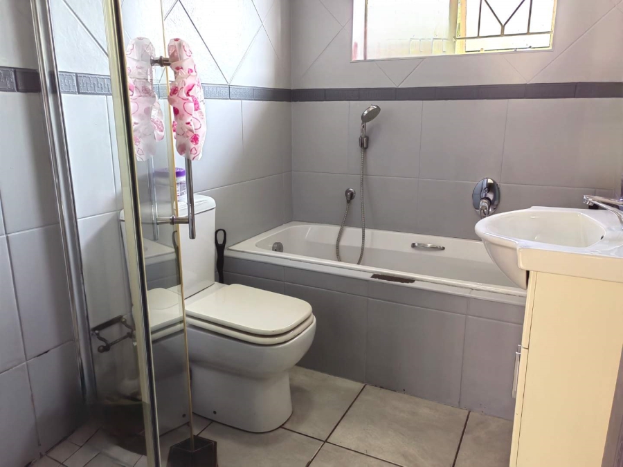 4 Bedroom Property for Sale in Verwoerdpark Gauteng