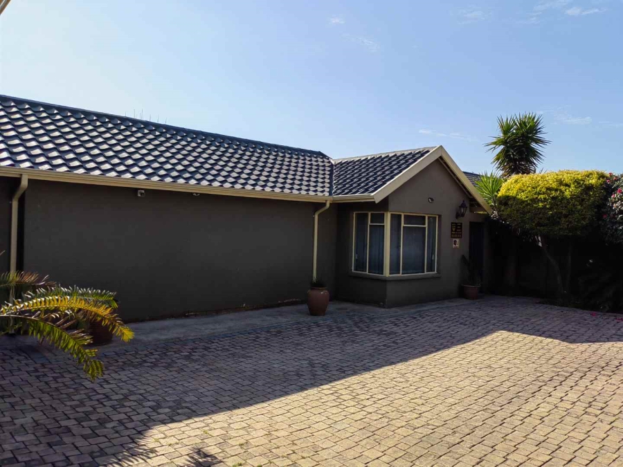 4 Bedroom Property for Sale in Verwoerdpark Gauteng