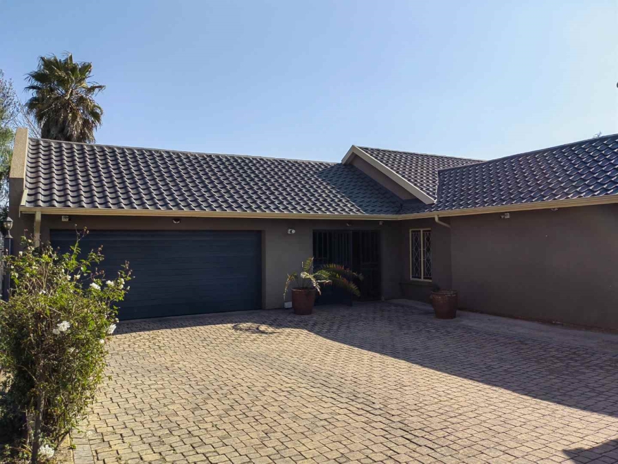 4 Bedroom Property for Sale in Verwoerdpark Gauteng