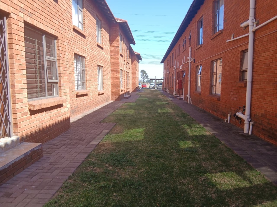 2 Bedroom Property for Sale in Albertsdal Gauteng