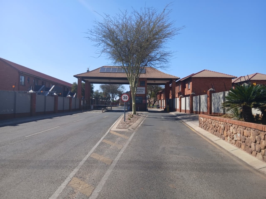 2 Bedroom Property for Sale in Albertsdal Gauteng