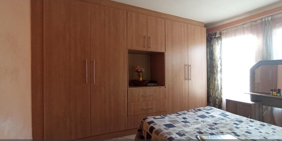 3 Bedroom Property for Sale in Clayville Gauteng