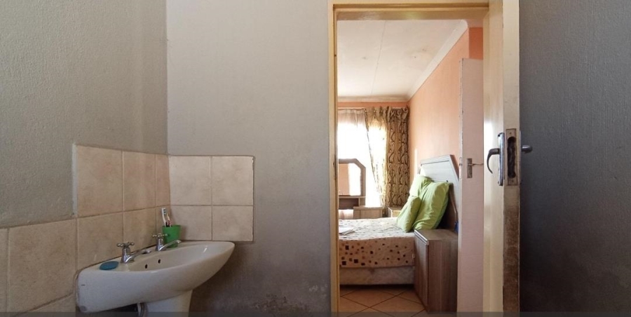 3 Bedroom Property for Sale in Clayville Gauteng