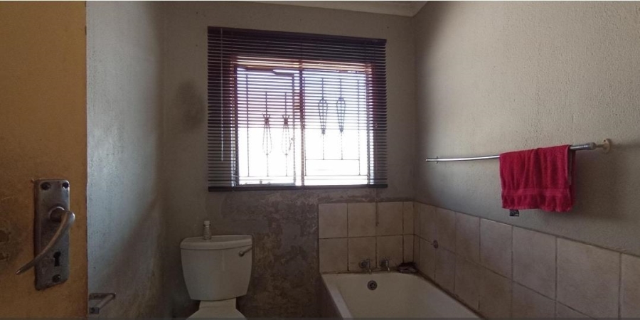 3 Bedroom Property for Sale in Clayville Gauteng