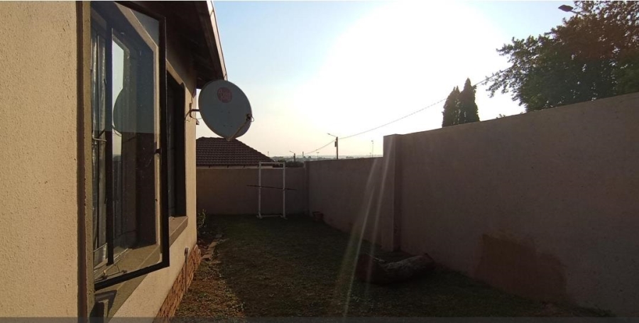 3 Bedroom Property for Sale in Clayville Gauteng