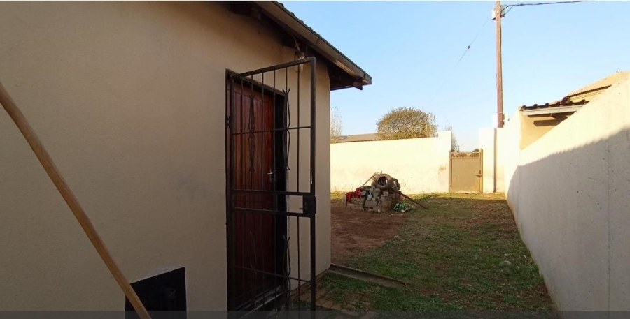 3 Bedroom Property for Sale in Clayville Gauteng