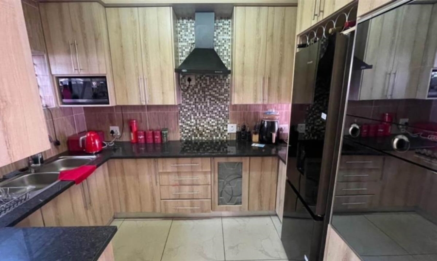 2 Bedroom Property for Sale in Weavind Park Gauteng