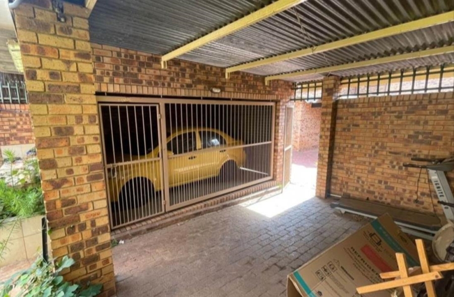2 Bedroom Property for Sale in Weavind Park Gauteng
