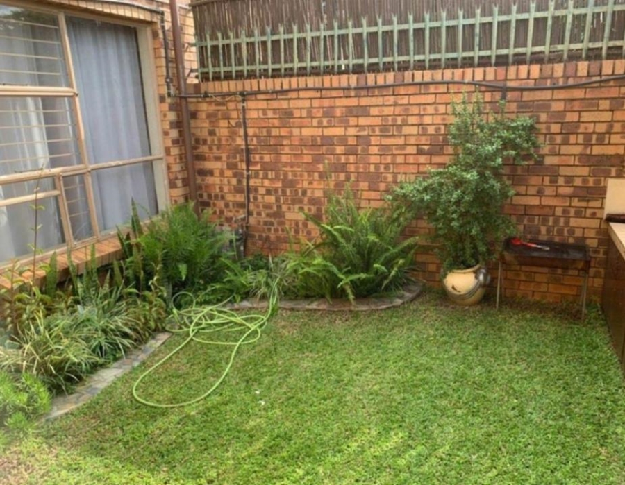 2 Bedroom Property for Sale in Weavind Park Gauteng