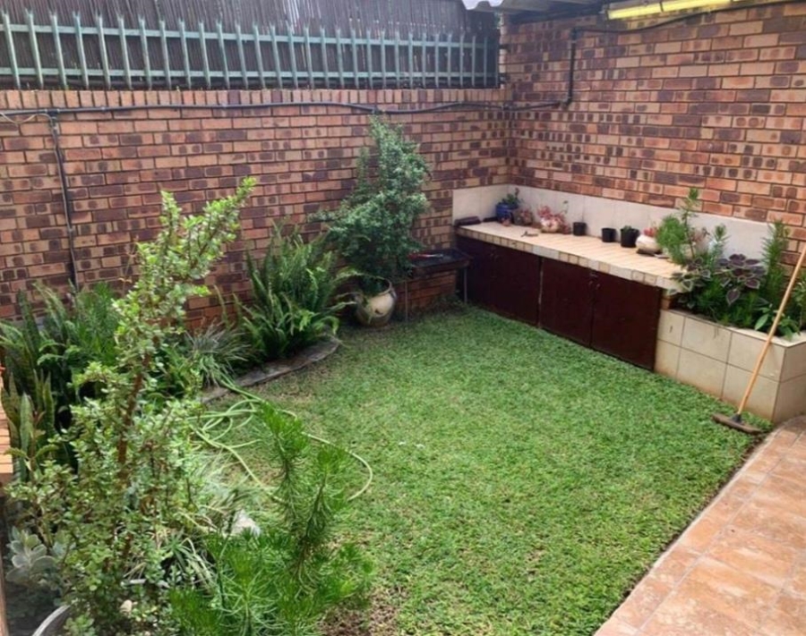 2 Bedroom Property for Sale in Weavind Park Gauteng