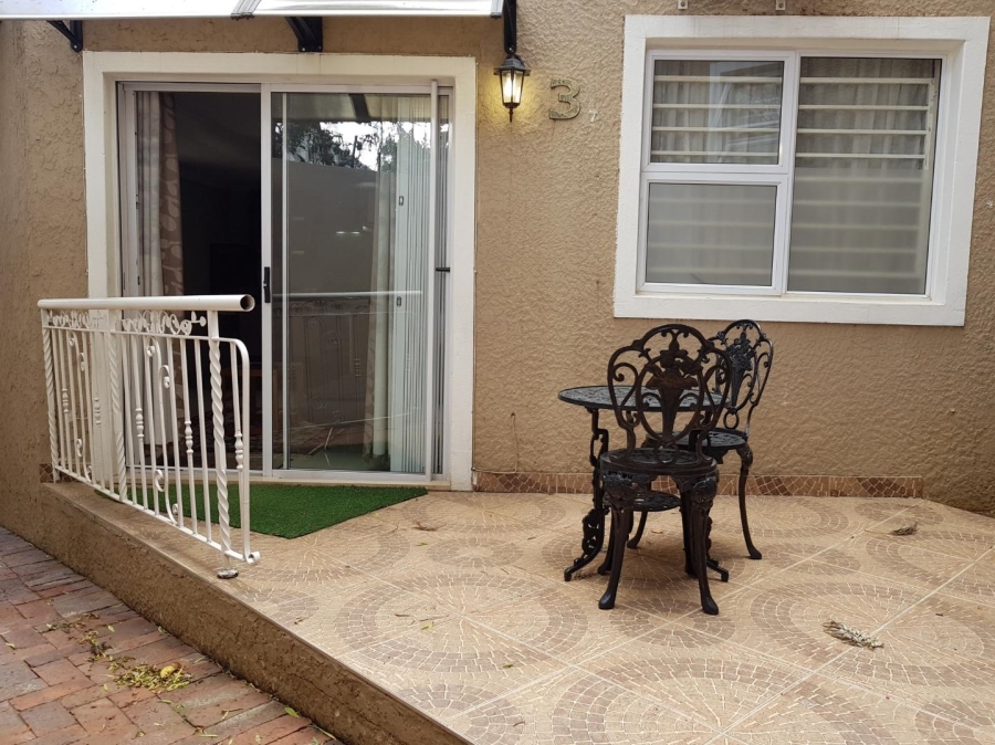 To Let 1 Bedroom Property for Rent in Hurlingham Gauteng
