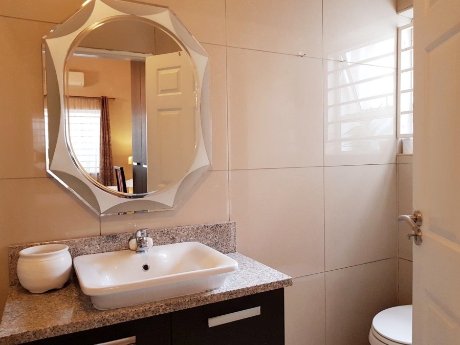 To Let 1 Bedroom Property for Rent in Hurlingham Gauteng