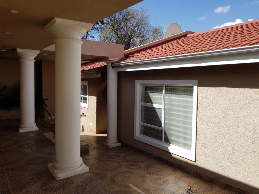 To Let 1 Bedroom Property for Rent in Hurlingham Gauteng