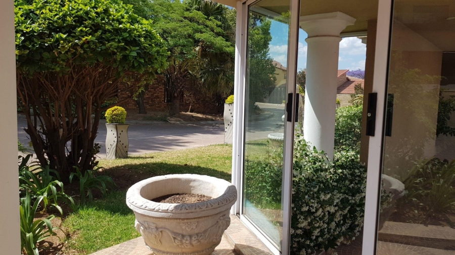 To Let 1 Bedroom Property for Rent in Hurlingham Gauteng