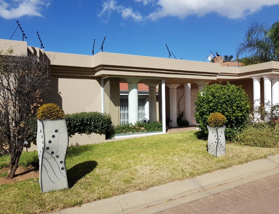 To Let 1 Bedroom Property for Rent in Hurlingham Gauteng