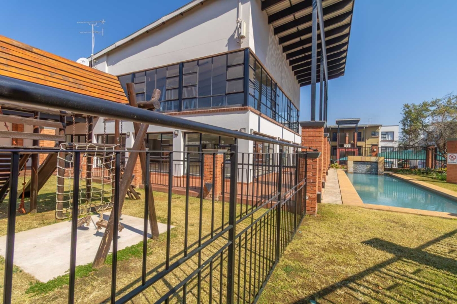 1 Bedroom Property for Sale in Douglasdale Gauteng