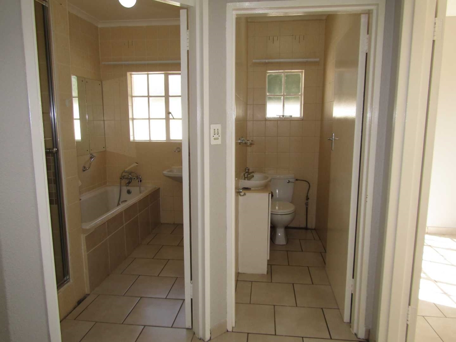 2 Bedroom Property for Sale in Helderkruin Gauteng