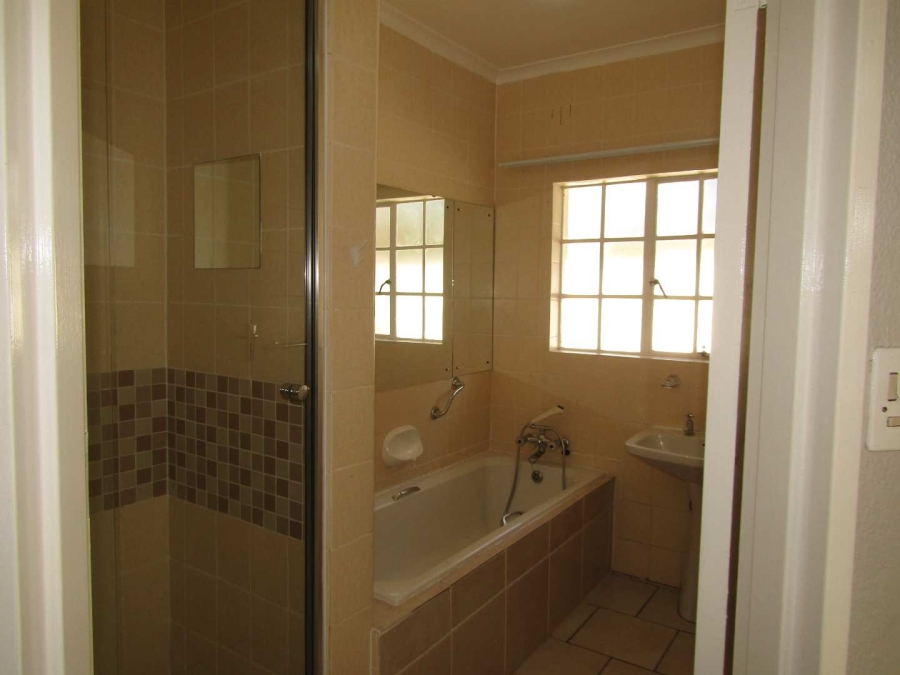 2 Bedroom Property for Sale in Helderkruin Gauteng
