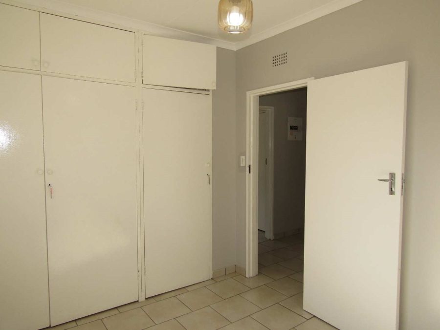 2 Bedroom Property for Sale in Helderkruin Gauteng