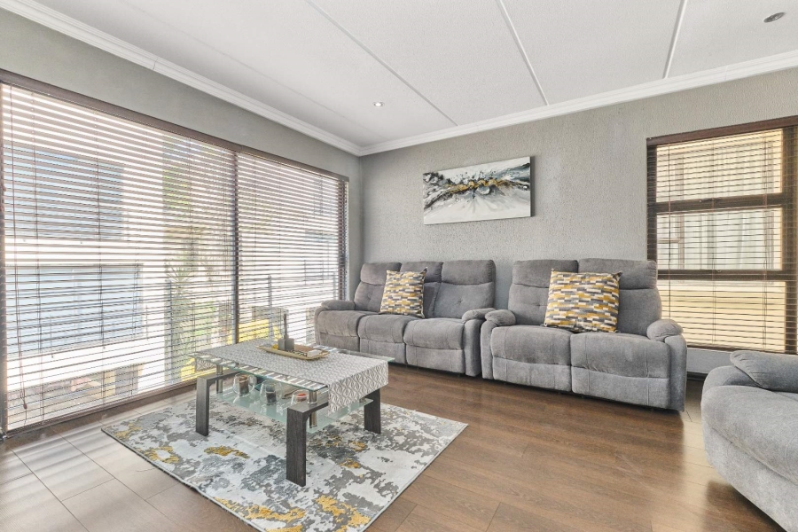 2 Bedroom Property for Sale in Little Falls Gauteng