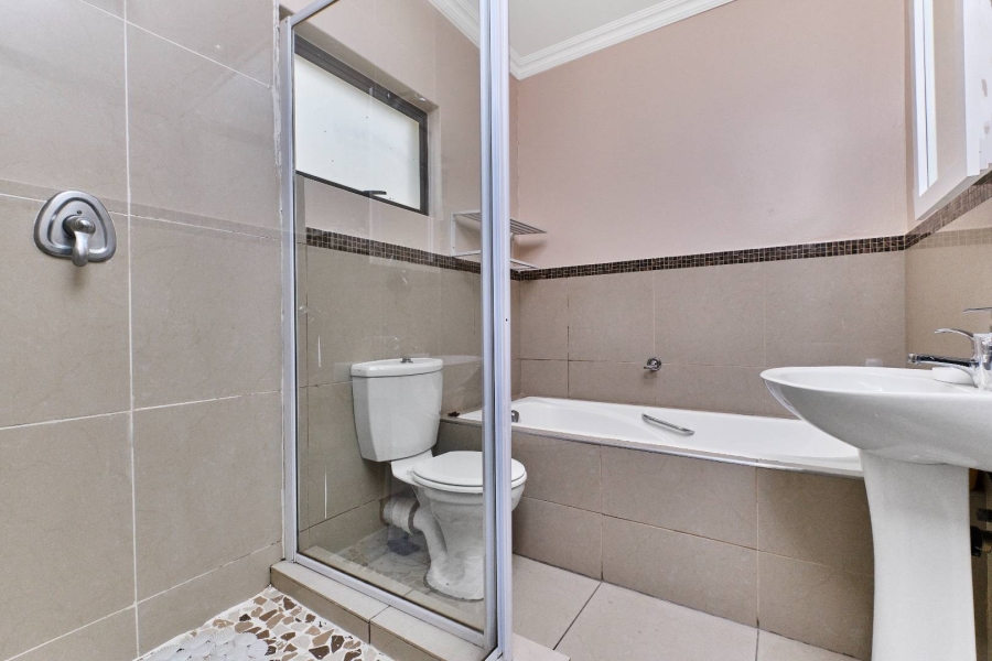 2 Bedroom Property for Sale in Little Falls Gauteng
