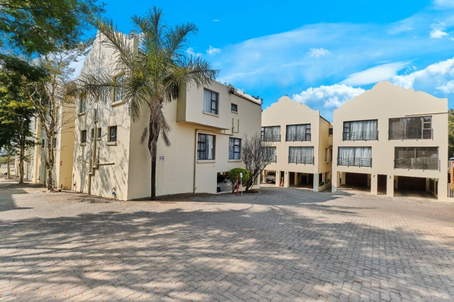 2 Bedroom Property for Sale in Little Falls Gauteng
