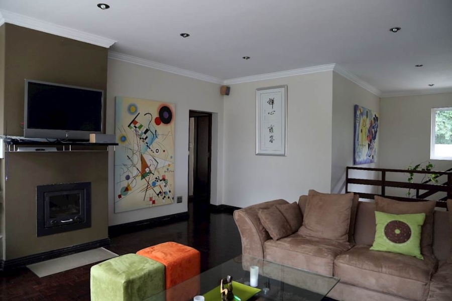 To Let 3 Bedroom Property for Rent in Sandhurst Gauteng