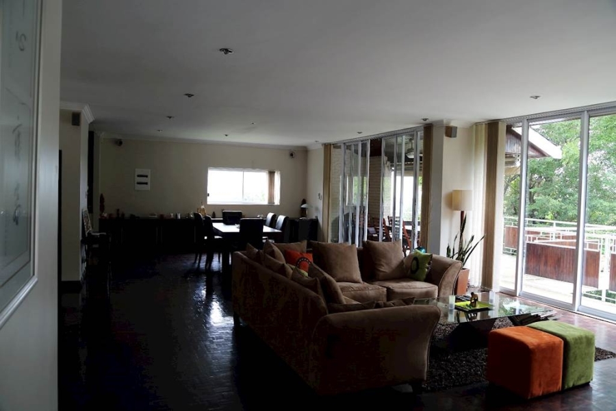 To Let 3 Bedroom Property for Rent in Sandhurst Gauteng