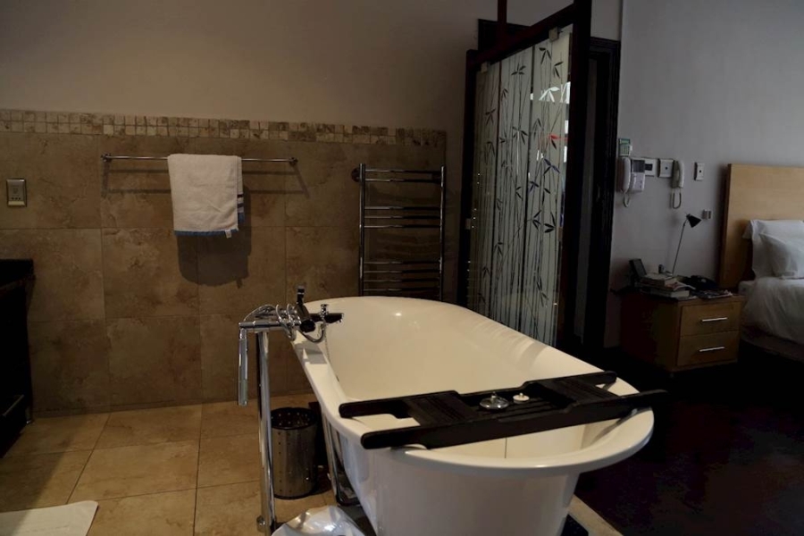 To Let 3 Bedroom Property for Rent in Sandhurst Gauteng