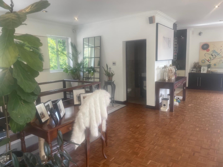 To Let 3 Bedroom Property for Rent in Sandhurst Gauteng