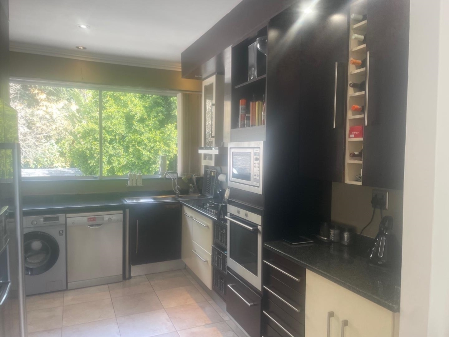 To Let 3 Bedroom Property for Rent in Sandhurst Gauteng