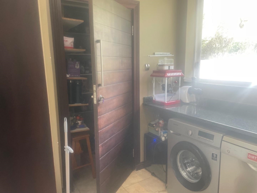 To Let 3 Bedroom Property for Rent in Sandhurst Gauteng