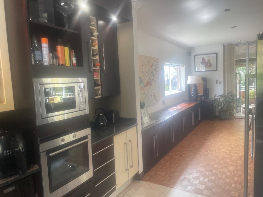 To Let 3 Bedroom Property for Rent in Sandhurst Gauteng
