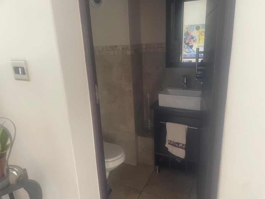 To Let 3 Bedroom Property for Rent in Sandhurst Gauteng