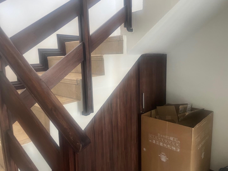 To Let 3 Bedroom Property for Rent in Sandhurst Gauteng