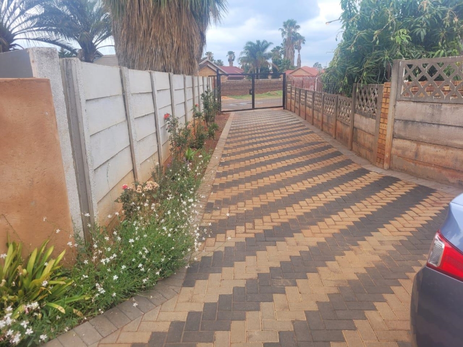 3 Bedroom Property for Sale in Clarina Gauteng